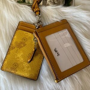 RARE HARD TO FIND “Coach Lanyard Card
Case Set with Horse & Carriage Print